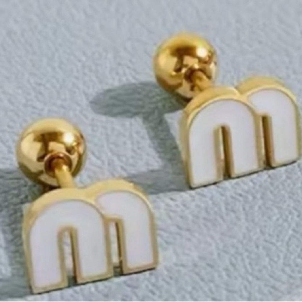 White & Gold {M} stud earrings NIP